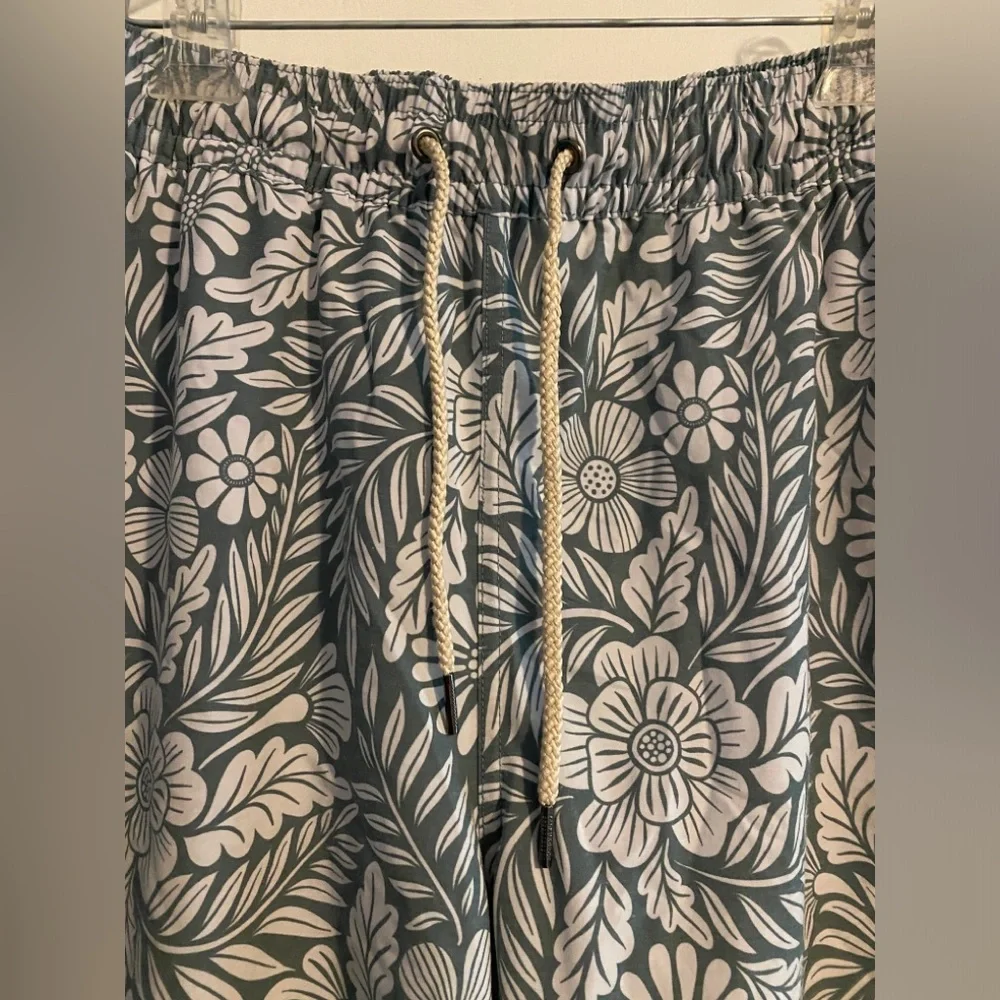 Fair Harbor The Bayberry Swim Trunks Green Floral Size XL